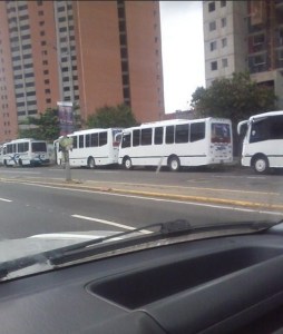 La Av. Libertador full…pero de autobuses de la marcha oficialista (Fotos)
