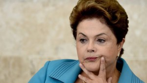 Videos: Cacerolazo y abucheos en Brasil por anuncio de medidas económicas de Rousseff