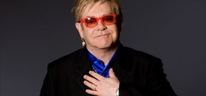Elton John: Las bromas son divertidas, la homofobia no