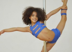 ¡Brutal! Tiene ocho años y es la mejor en el Pole Dance (Video)