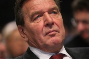 Excanciller alemán Schröder se separa de su cuarta esposa tras 18 años