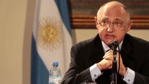 Canciller argentino reitera que acusación de fiscal fallecido era falsa