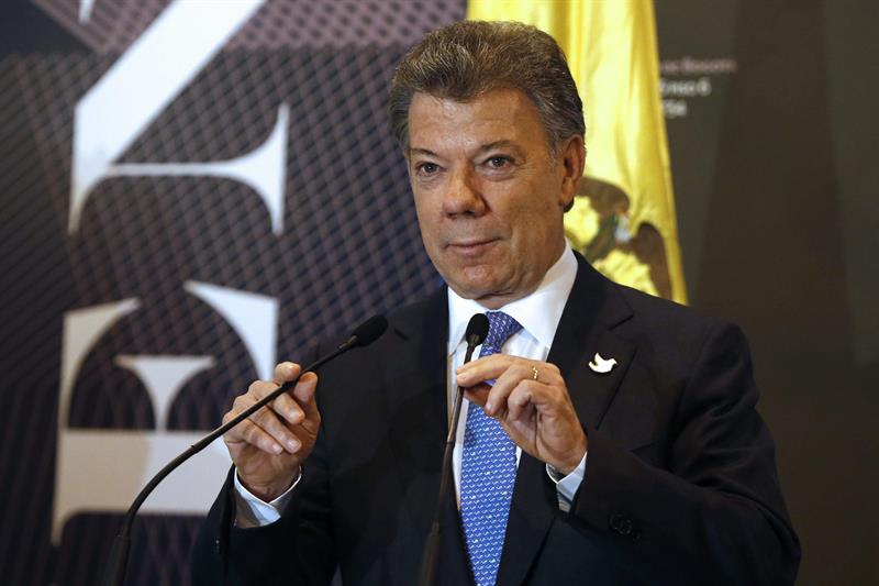 Gobierno de Colombia niega que suspender bombardeos a Farc implique una tregua