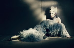 Kate Moss es una “pintura viviente” en la revista W (Foto+Topless)