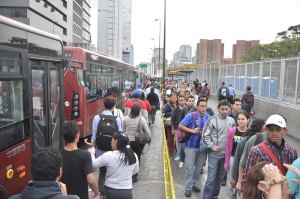 Metrobús presta servicio comercial gratuito hasta que se restablezca la luz en Caracas #11Mar