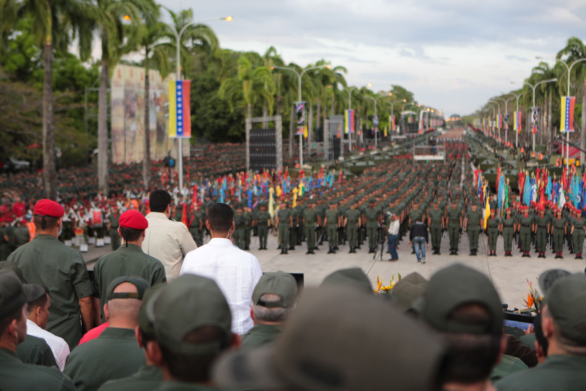 Maduro militariza el estado ante el creciente descontento social