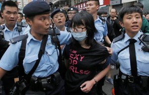 Manifestación contra compradores chinos en Hong Kong