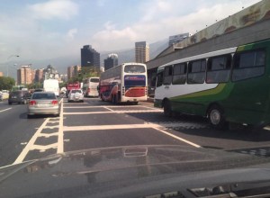 En fotos: Concentración de autobuses maduristas en Plaza Venezuela