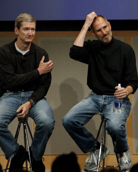 Foto: Tim Cook y Steve Jobs / EFE