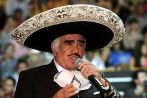 El cantante Vicente Fernández con pronóstico reservado tras cirugía