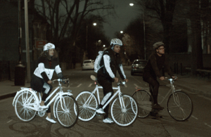 ¡Increíble! Inventan el aerosol para ciclistas nocturnos (Video)