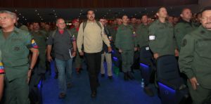 Defensa venezolana monitorea a militares en busca de “traidores”