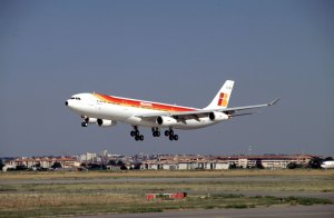 Iberia hará escala en República Dominicana para que su tripulación no duerma en Venezuela