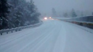 Cierran autopista en México por inusual nevada