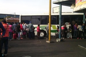 Usuarios denuncian retrasos en el terminal de Maracaibo