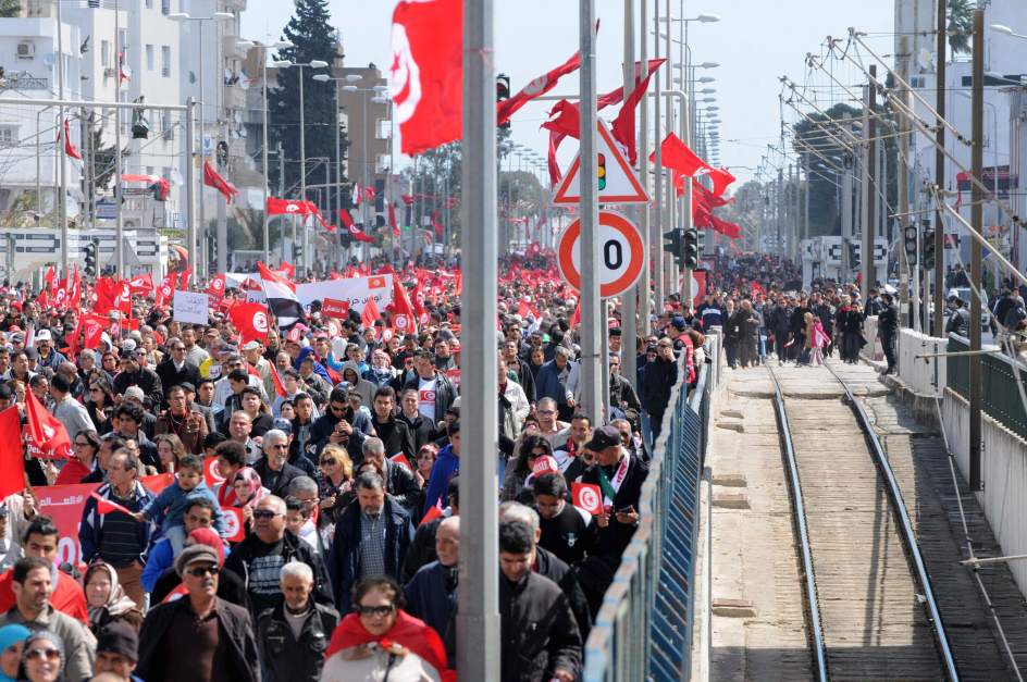 Miles de personas dicen No al terrorismo yihadista en marcha mundial en Túnez