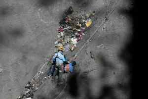 Germanwings: Restos no identificados fueron inhumados en discreta ceremonia