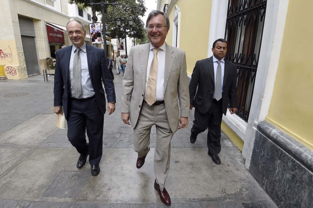 El embajador de España en Caracas, Antonio Pérez Hernández (Foto AFP / JUAN BARRETO