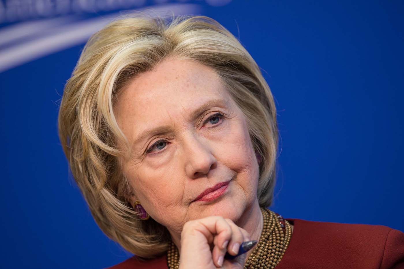 Hillary Clinton pide disculpas por la polémica sobre sus correos electrónicos
