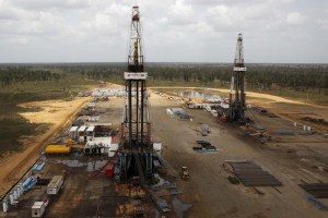 La producción petrolera de Venezuela cayó 30.500 bpd en Enero