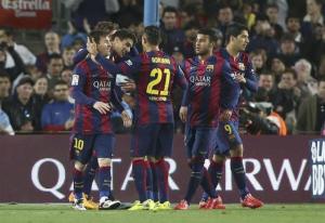 Barcelona y Real Madrid mantiene la tensión en liga española tras vencer