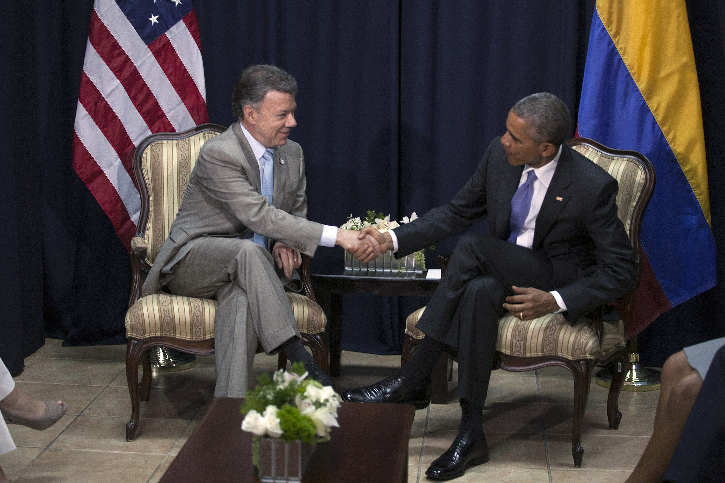 Obama y Santos se reunieron tras participación en la sesión de la Cumbre (Foto)