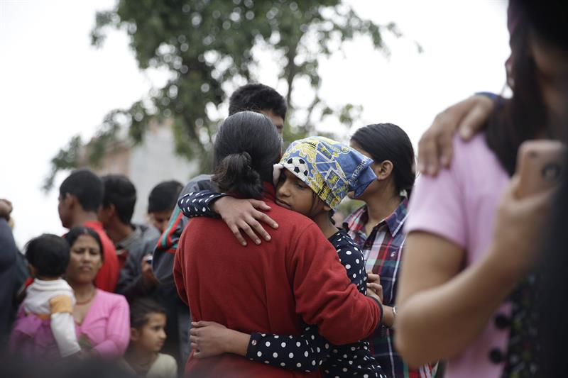 Al menos 34 muertos en la India por el terremoto de Nepal