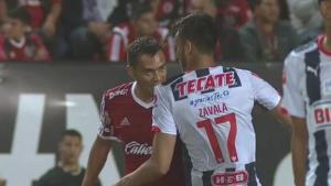 El mordisco de Arango a lo “Suárez” en el fútbol mexicano (Video)