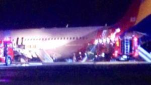 Avión se sale de la pista en Japón y registra 20 heridos