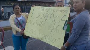 Protesta para exigir vivienda, genera tranca en la Caracas-La Guaira (Fotos)