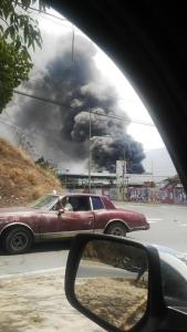 Reportan incendio de fábrica de colchones en Guatire