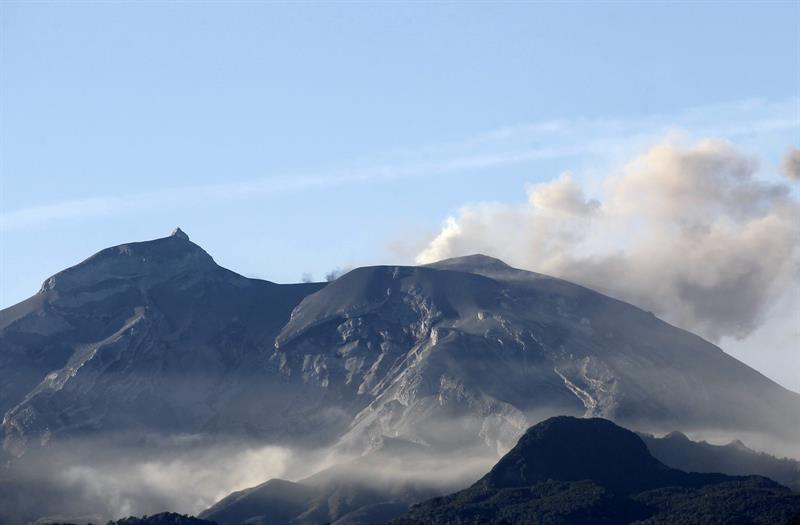 Por cenizas del volcán chileno, cancelan vuelos internacionales en Argentina