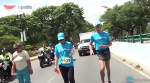 El corredor que inspiró a todos en el Maratón CAF (Video)