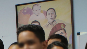 El penoso culto a Hugo Chávez en una escuela pública (fotodetalles)