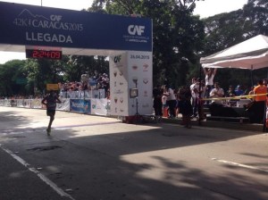 ¡Orgullo venezolano! Didimo Sánchez logra el tercer lugar del Maratón CAF
