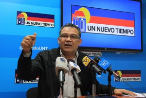 UNT: Maduro regresa con impuesto al débito bancario, aumento de las tasas de interés y de la gasolina