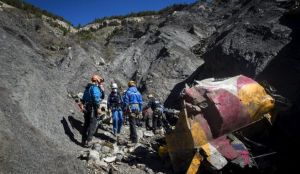 Culmina recuperación de restos del avión de estrellado en los Alpes
