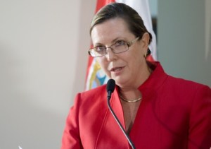 Presidente de Costa Rica pide renuncia a ministra por proyecto de ley de radio y TV