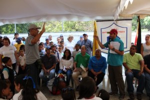 Capriles pidió al pueblo rechazar que el Gobierno meta la política en las escuelas