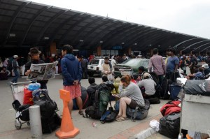 Extranjeros desesperados por abandonar Nepal tras el sismo