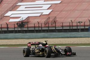Maldonado aspira a salir entre los 10 primeros en el GP de China