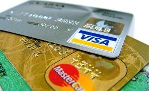 Viajeros varados en el exterior por problemas de pago con tarjetas