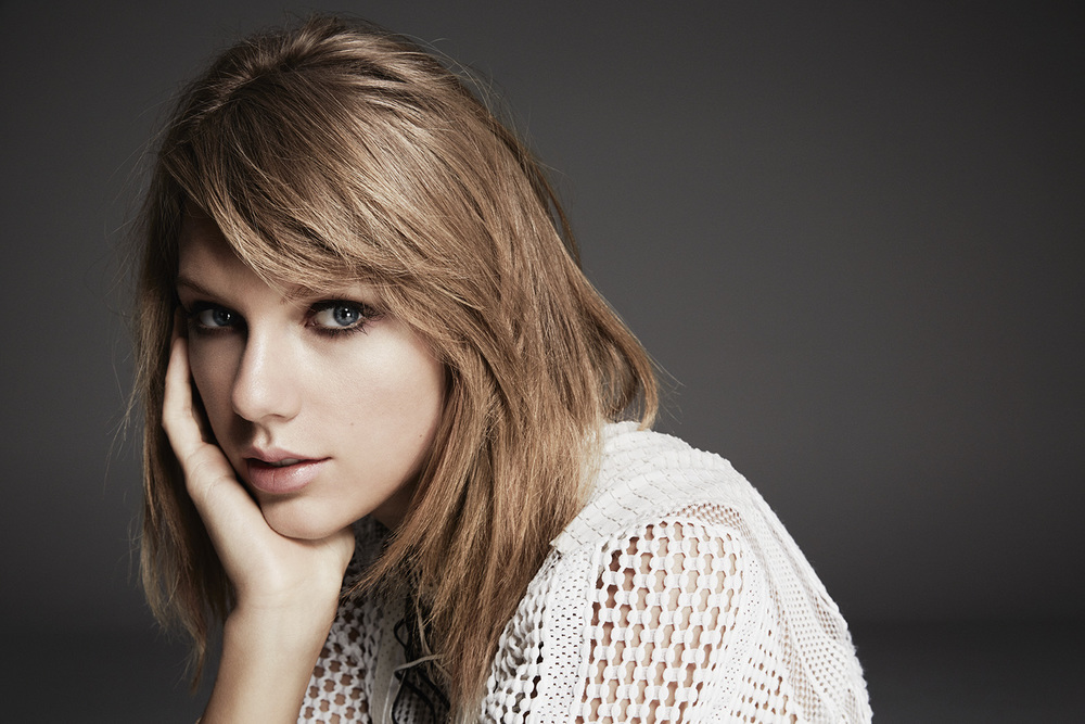 Nos gusta el vestidito transparente de Taylor Swift (CRUSH + FOTOS)
