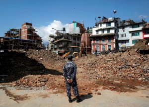 España sigue buscando a 117 ciudadanos en la zona del terremoto de Nepal
