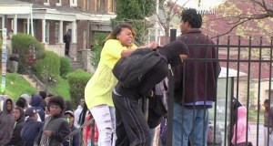 La “madre de Baltimore” contó por qué golpeó a su hijo