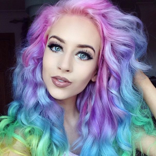 La nueva moda teñirse el cabello en arco iris (Fotos)