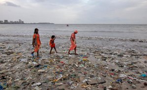 Alertan que en 2025 habrá un kilo de plástico por cada tres de pescado en el mar