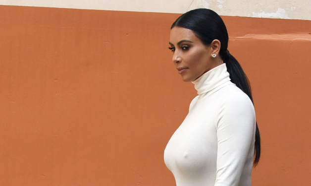 ¿Por qué Kim Kardashian paseó en Armenia con un cartel con el rostro de Rob Kardashian?