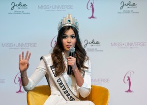 ¡El reinado más gris! Miss Universo Paulina Vega fue la peor vestida del NYFW (Fotos)