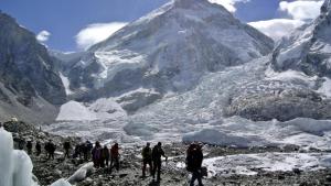 Al menos tres colombianos permanecen aislados en montañas de Nepal